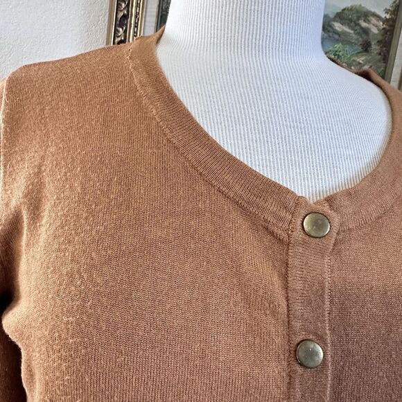 Carmen By Carmen Marc Valvo Women Tan  Cardigan Sweater with Gold Buttons Sz XL - Picture 8 of 11